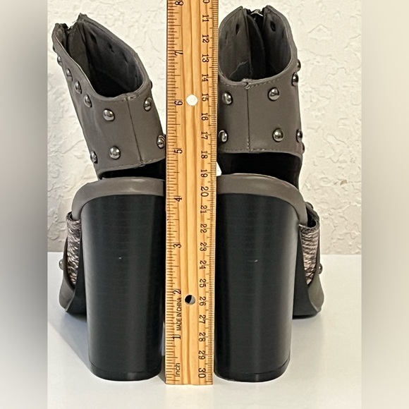 Mark Gray Studded Sling Booties Women’s Size 8 Retro Peek Of Snakeskin Edgy - Picture 10 of 14